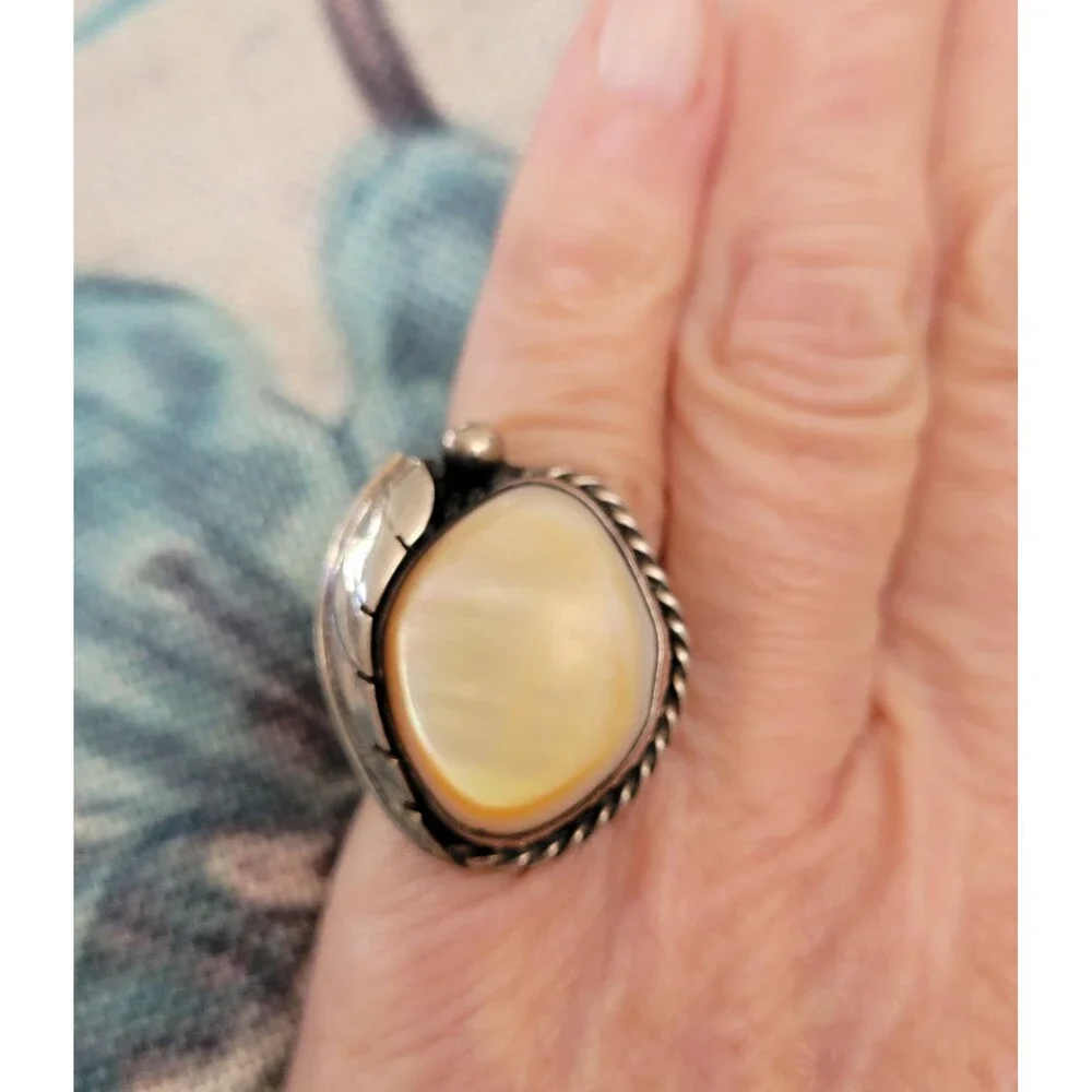 Native American Sterling Silver Mother of Pearl Leaf Ring – Size 5.5
